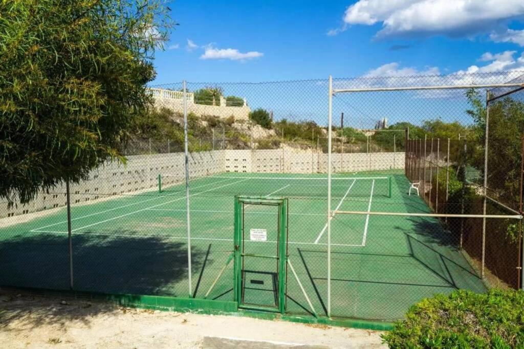 4 Persoons Bungalow Met Gemeenschappelijk Zwembad Teulada Ngoại thất bức ảnh